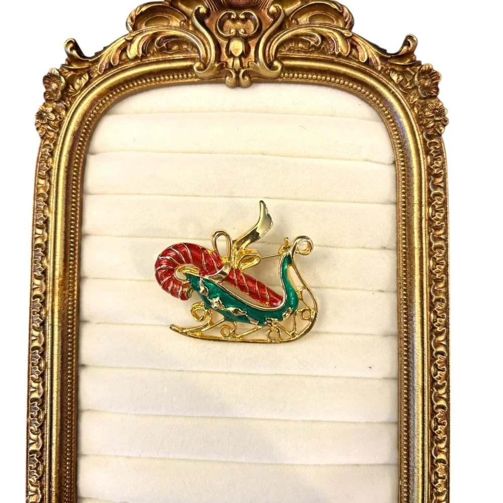 Vintage Christmas Brooch Gold Tone Green‎ Santa’s Sleigh Red Candy Cane Festive